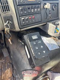 2009 International 7600 6X4 T/A GARBAGE TRUCK