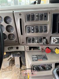 2001 Mack CXU613 TRI/A DUMP TRUCK