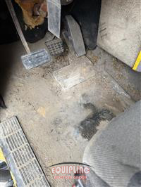 2001 Mack CXU613 TRI/A DUMP TRUCK