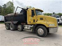 2001 Mack CXU613 TRI/A DUMP TRUCK