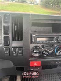 2023 Chevrolet W5500 4X2 S/A 16FT FLOOR TRUCK