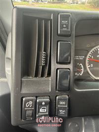 2023 Chevrolet W5500 4X2 S/A 16FT FLOOR TRUCK