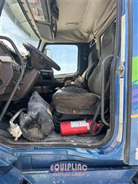 2016 Volvo VNL64T300 6X4 T/A DAY CAB TRUC