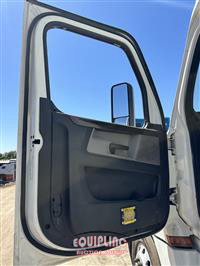 2020 Freightliner CASCADIA 6X4 T/A SLEEPER TRUCK