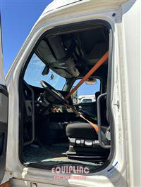 2020 Freightliner CASCADIA 6X4 T/A SLEEPER TRUCK