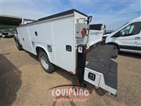 2017 Ford F550 4X2 S/A SERVICE BODY TRUC