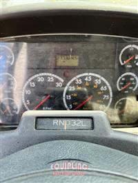 2009 Freightliner M2 BOX TRUCK