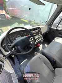 2009 Freightliner M2 BOX TRUCK