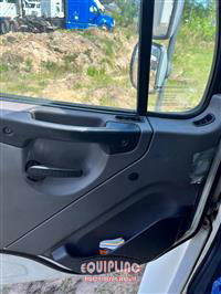 2011 Freightliner M2