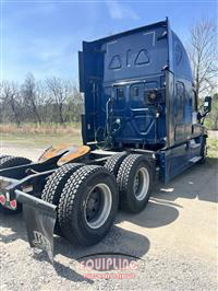 2016 Freightliner CASCADIA 6X4 T/A SLEEPER TRUCK