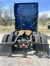 2016 Freightliner CASCADIA 6X4 T/A SLEEPER TRUCK