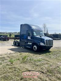 2016 Freightliner CASCADIA 6X4 T/A SLEEPER TRUCK