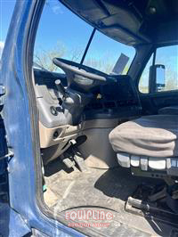 2016 Freightliner CASCADIA 6X4 T/A SLEEPER TRUCK