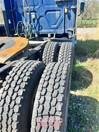 2016 Freightliner CASCADIA 6X4 T/A SLEEPER TRUCK