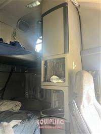 2016 Freightliner CASCADIA 6X4 T/A SLEEPER TRUCK