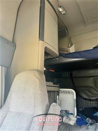 2016 Freightliner CASCADIA 6X4 T/A SLEEPER TRUCK