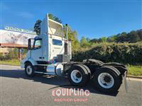 1999 Volvo  VNM64T300 6X4 T/A DAY CAB TRU