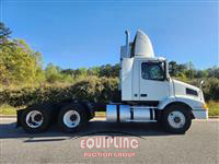 1999 Volvo  VNM64T300 6X4 T/A DAY CAB TRU