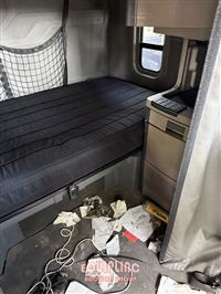 2015 Freightliner CASCADIA 6X4 T/A SLEEPER TRUCK