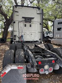 2015 Freightliner CASCADIA 6X4 T/A SLEEPER TRUCK