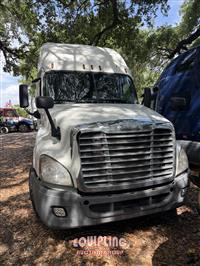 2015 Freightliner CASCADIA 6X4 T/A SLEEPER TRUCK