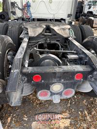 2015 Freightliner CASCADIA 6X4 T/A SLEEPER TRUCK