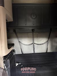 2015 Freightliner CASCADIA 6X4 T/A SLEEPER TRUCK