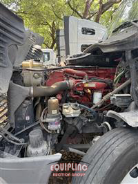 2015 Freightliner CASCADIA 6X4 T/A SLEEPER TRUCK