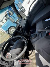 2015 Isuzu NPR 4X2 16FT BOX TRUCK