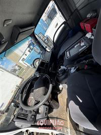 2015 Isuzu NPR 4X2 16FT BOX TRUCK