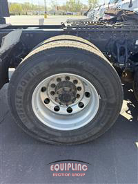 2023 Kenworth T680 6X4 T/A SLEEPER TRUCK TRA