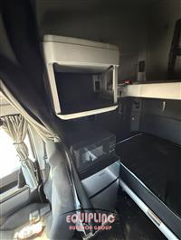 2023 Kenworth T680 6X4 T/A SLEEPER TRUCK TRA