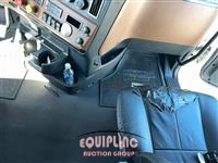 2021 Freightliner CASCADIA 6X4 T/A SLEEPER TRUCK