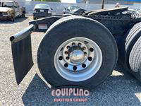 2021 Freightliner CASCADIA 6X4 T/A SLEEPER TRUCK