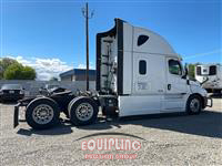 2021 Freightliner CASCADIA 6X4 T/A SLEEPER TRUCK