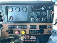 2021 Freightliner CASCADIA 6X4 T/A SLEEPER TRUCK