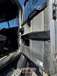 2000 Volvo WG TRI/AXLE FLATBED DUMP TRUCK