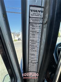 2000 Volvo WG TRI/AXLE FLATBED DUMP TRUCK