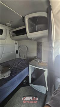 2018 Peterbilt 579 6X4 T/A SLEEPER TRUCK TRAC