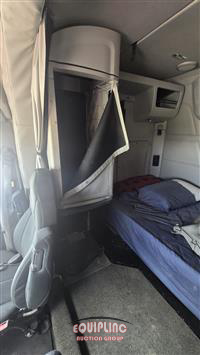 2018 Peterbilt 579 6X4 T/A SLEEPER TRUCK TRAC