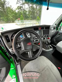 2016 Kenworth T880 DAY CAB