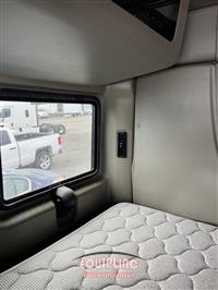 2016 International LF687 T/A 6X4 SLEEPER TRUCK TR