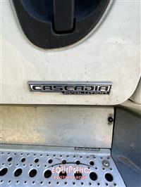 2018 Freightliner CASCADIA 6X4 T/A SLEEPER TRUCK