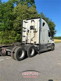 2018 Freightliner CASCADIA 6X4 T/A SLEEPER TRUCK