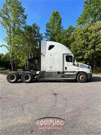 2018 Freightliner CASCADIA 6X4 T/A SLEEPER TRUCK