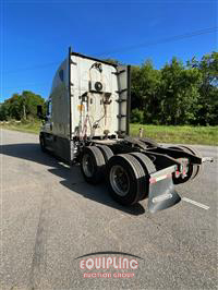 2018 Freightliner CASCADIA 6X4 T/A SLEEPER TRUCK