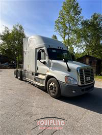 2018 Freightliner CASCADIA 6X4 T/A SLEEPER TRUCK