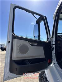 2016 Volvo VNL 6X4 T/A SLEEPER TRUCK TRAC