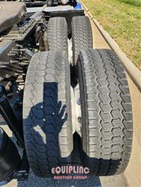 2019 Volvo VNL64T740