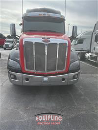 2015 Peterbilt 579 6X4 T/A SLEEPER TRUCK TRAC